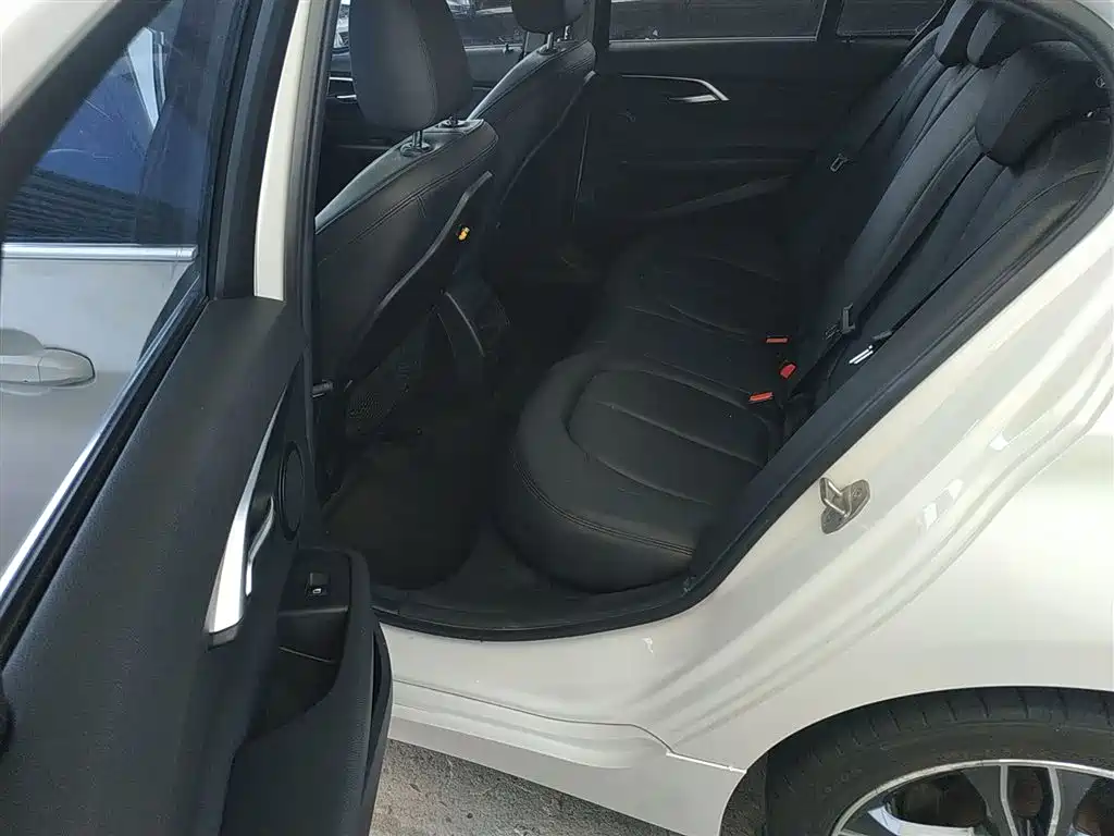 BMW 1 Series 2017 — фото 17
