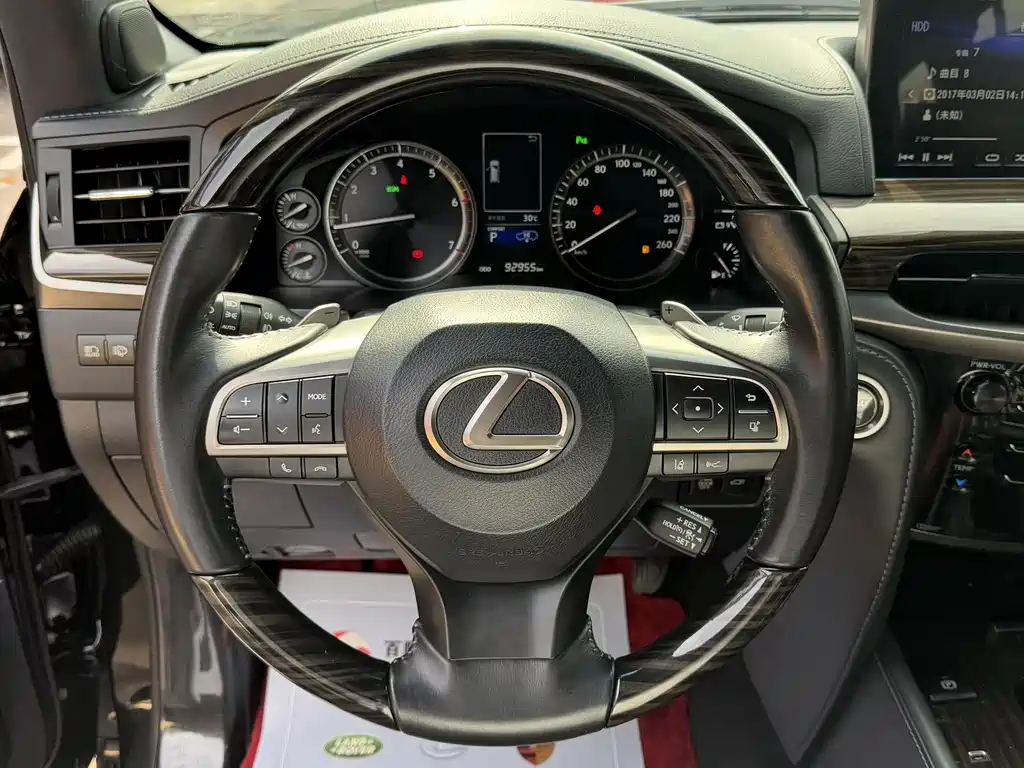 Lexus LX 2020 — фото 8