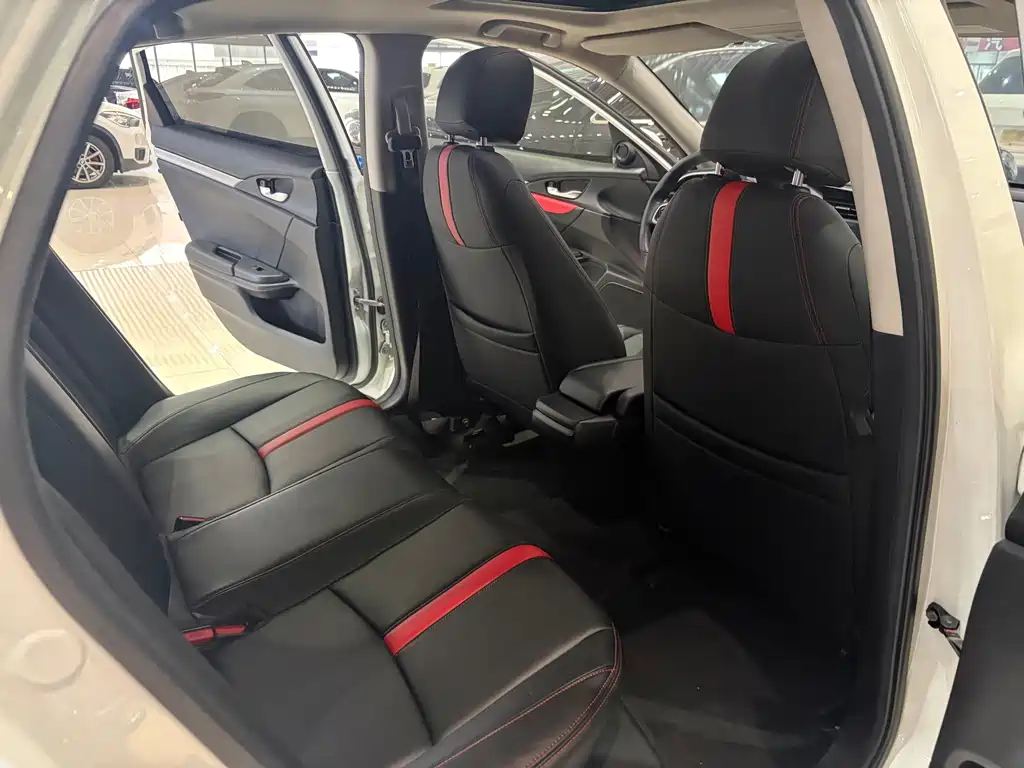 Honda Civic 2019 — фото 10