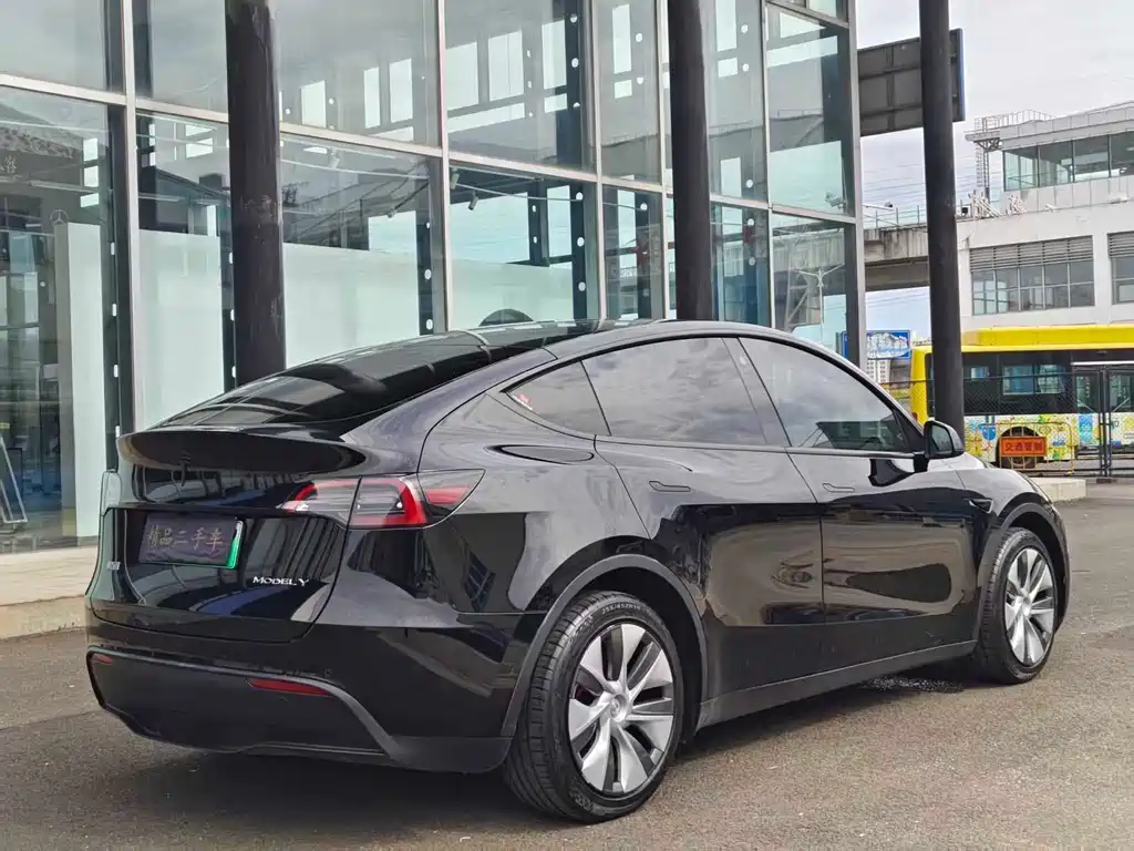 Tesla Model Y 2021 — фото 9