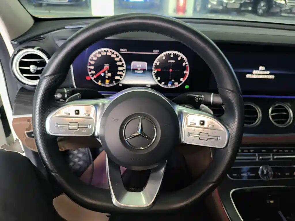 Mercedes-Benz E-Class 2019 — фото 11