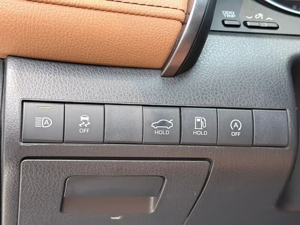 Toyota Camry 2021 — фото 18