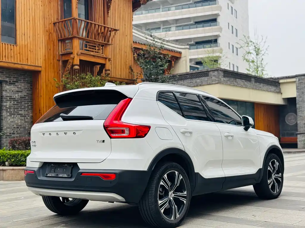 Volvo XC40 2021 — фото 8