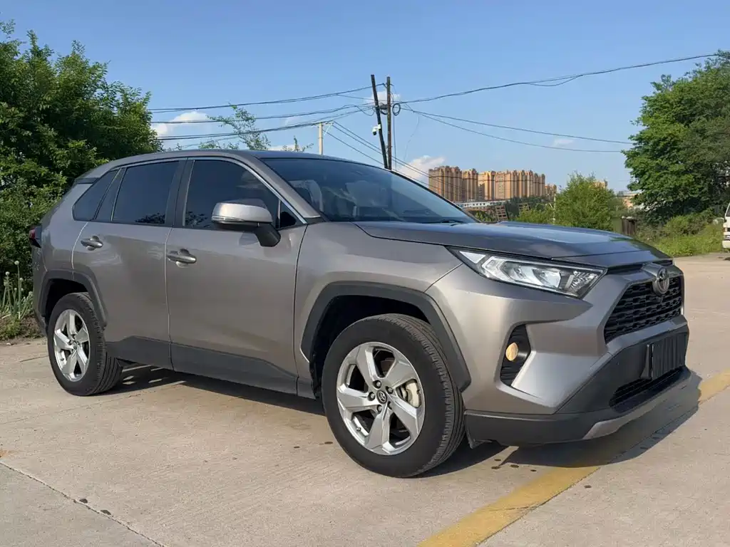 Toyota RAV4 2020 — фото 3
