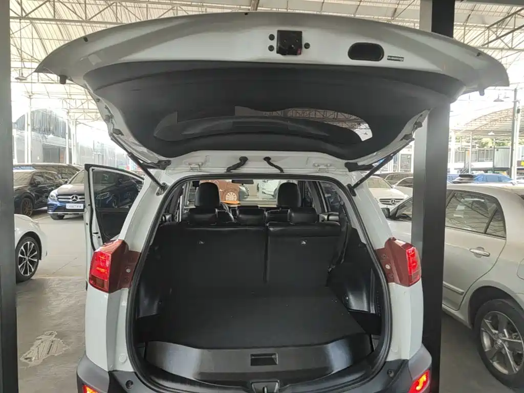 Toyota RAV4 2015 — фото 19