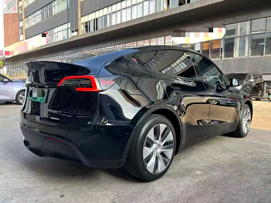 Tesla Model Y 2023 — фото 9