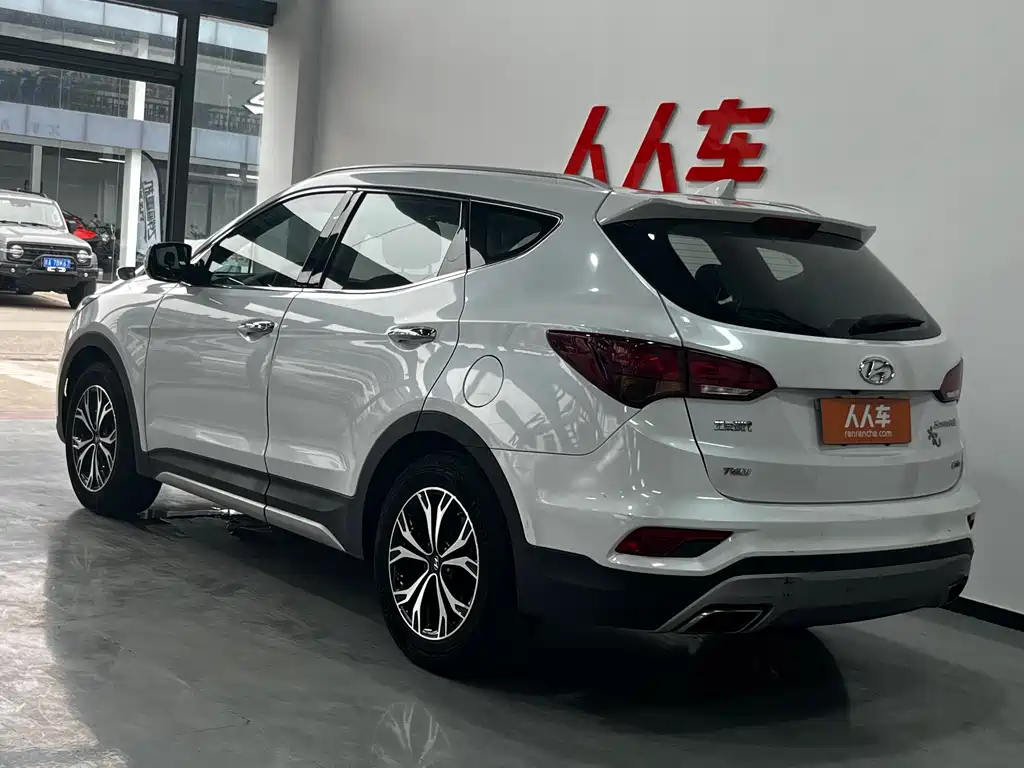 Hyundai Santa Fe 2017 — фото 18