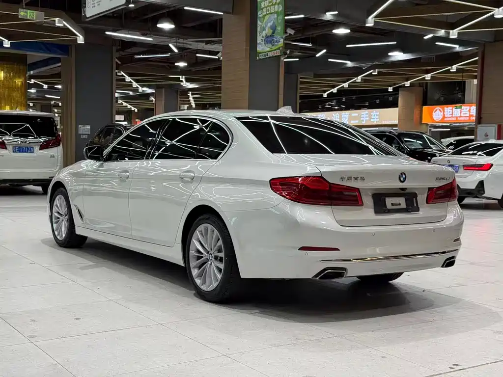 BMW 5 Series 2020 — фото 10