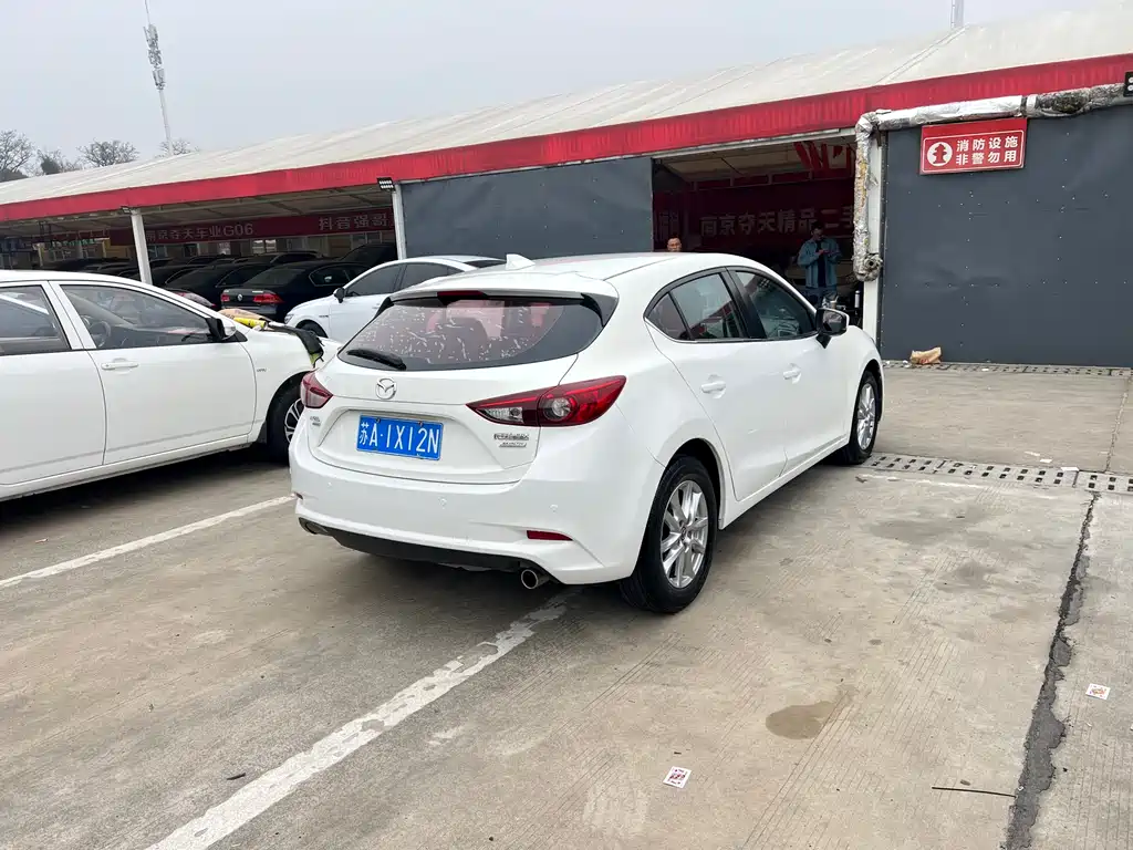 Mazda 3 Axela 2018 — фото 18