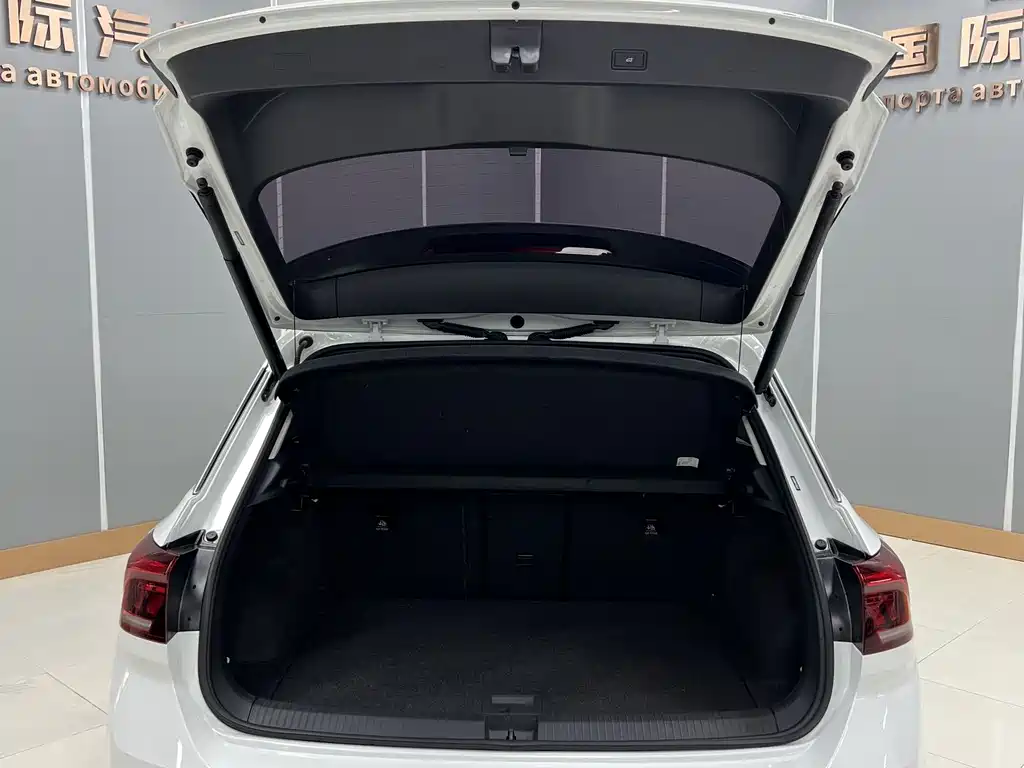 Volkswagen T-Roc 2023 — фото 23
