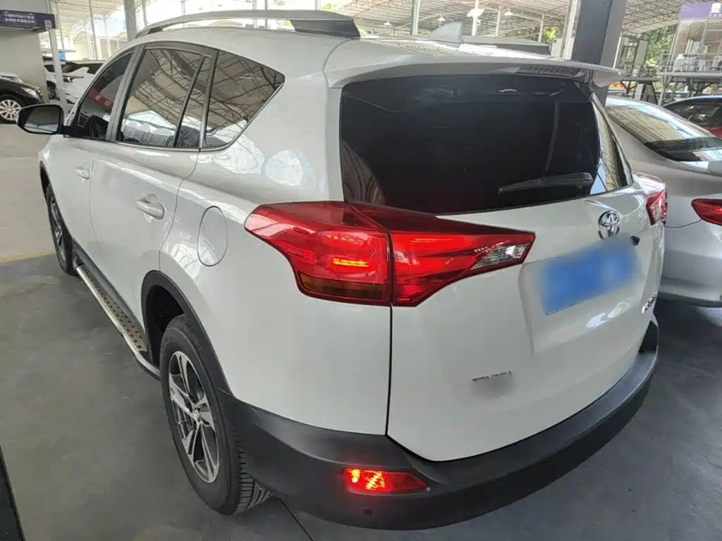 Toyota RAV4 2015 — фото 5