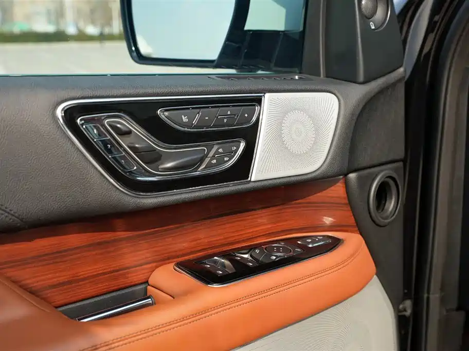 Lincoln Navigator 2021 — фото 14