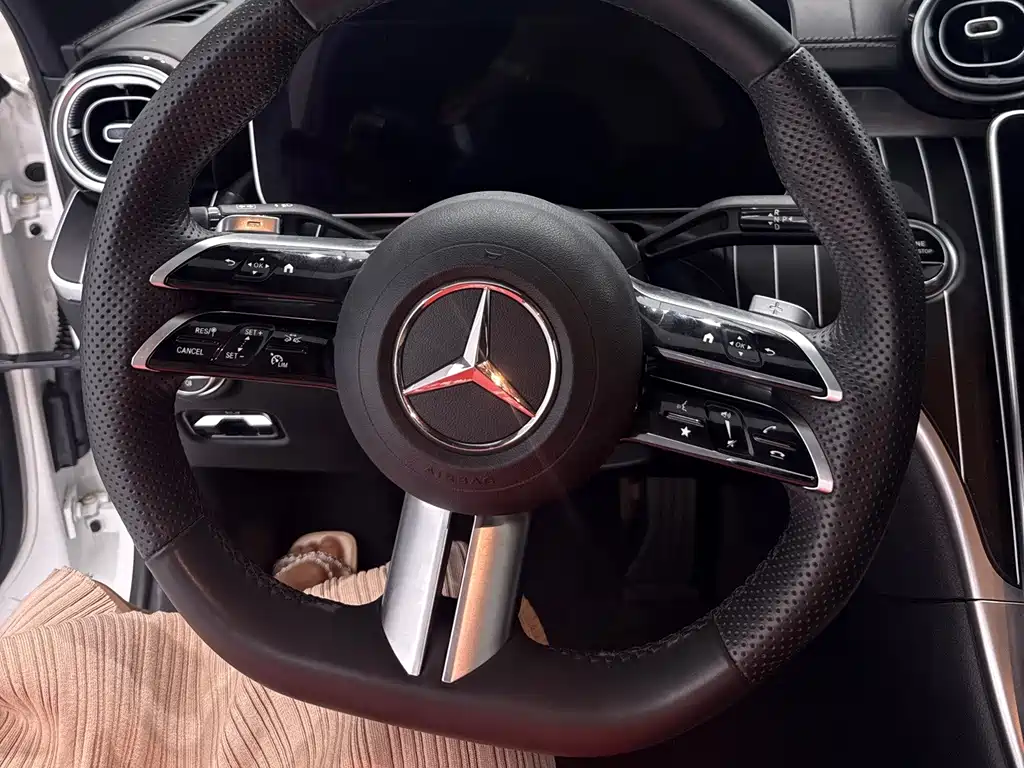 Mercedes-Benz C-Class 2024 — фото 9