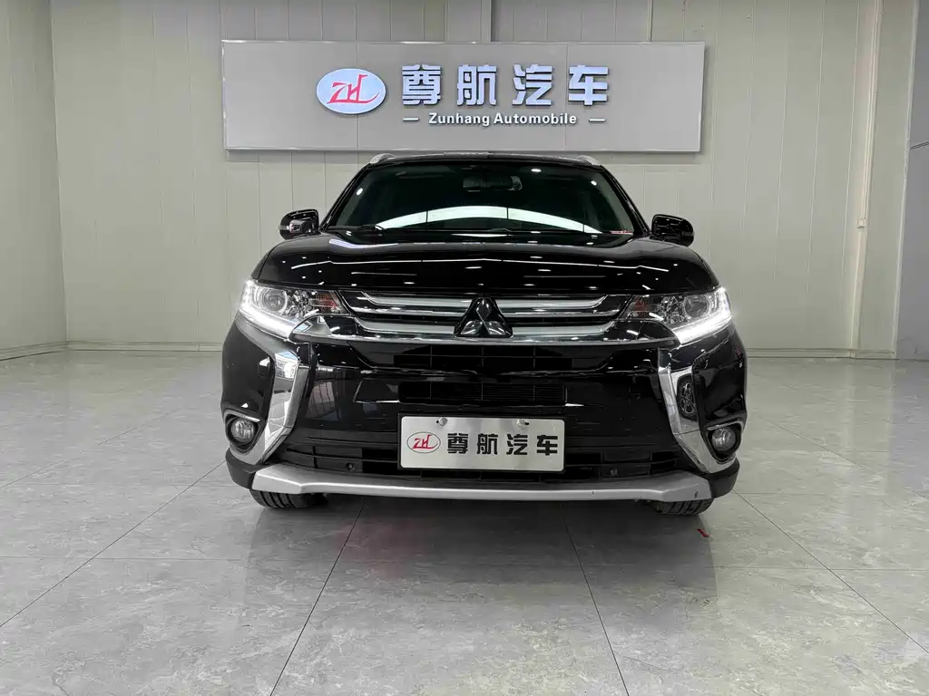 Mitsubishi Outlander 2017 — фото 2