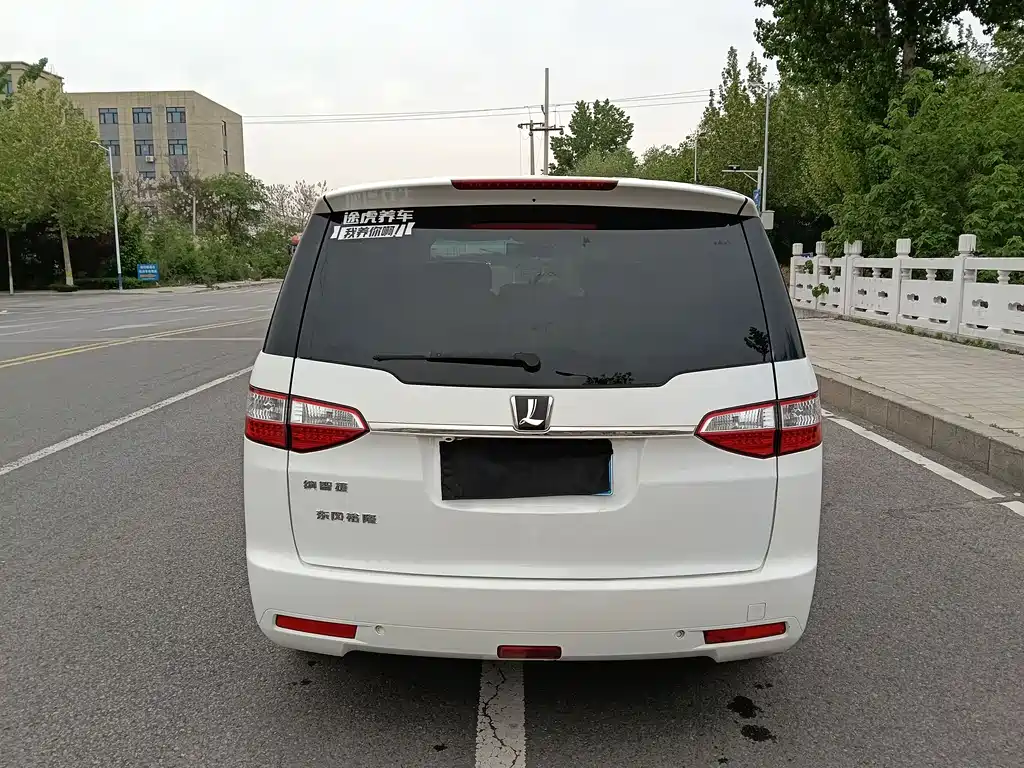 Luxgen Big 7 MPV 2015 — фото 6