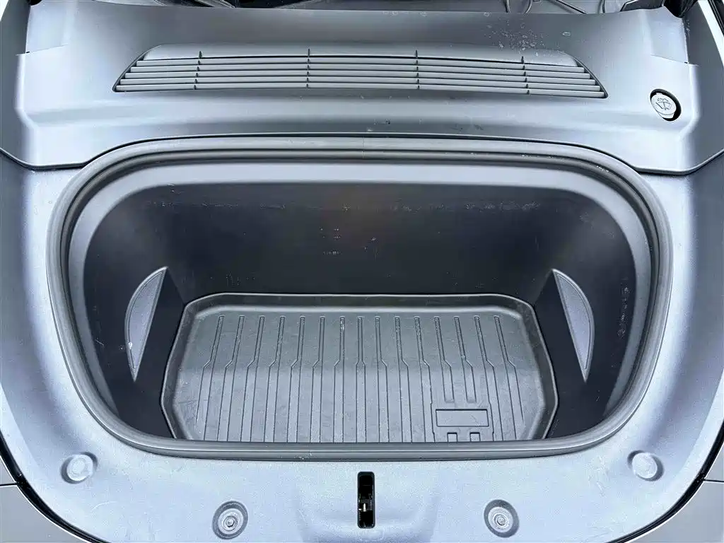 Tesla Model Y 2023 — фото 11