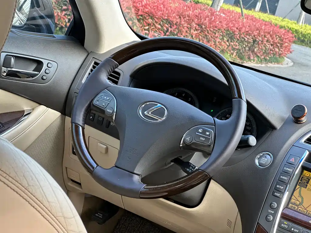 Lexus ES 2011 — фото 14