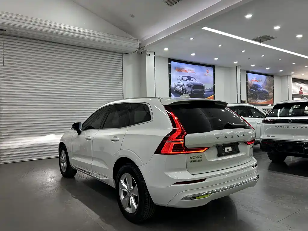 Volvo XC60 2021 — фото 2