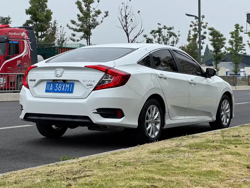 Honda Civic 2019 — фото 16