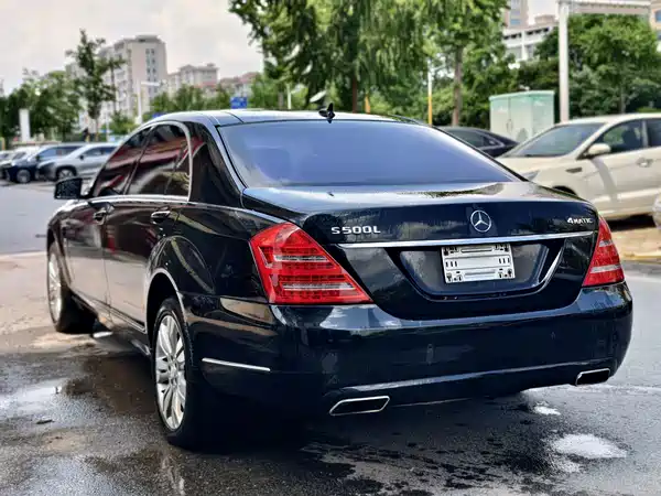 Mercedes-Benz S-Class 2011