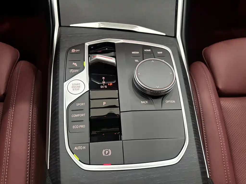 BMW 3 Series 2025 — фото 18