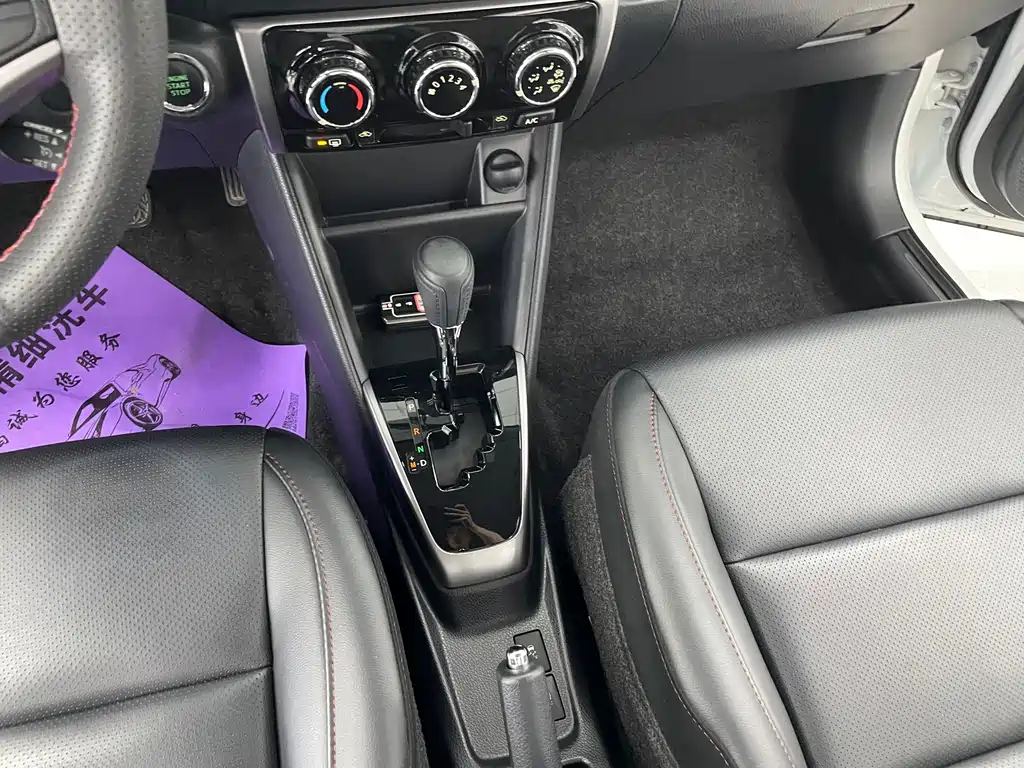 Toyota Yaris L 2022 — фото 11