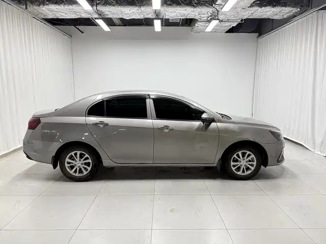Geely Emgrand 2022