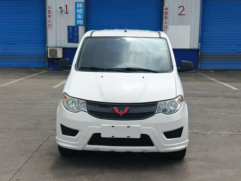 Wuling Hongguang 2018 — фото 1