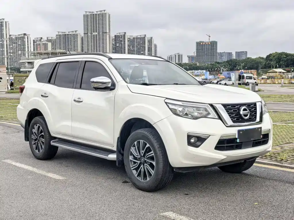 Nissan Terra 2018 — фото 9