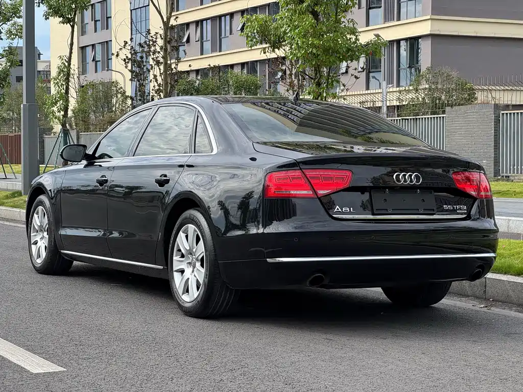 Audi A8 2013 — фото 18