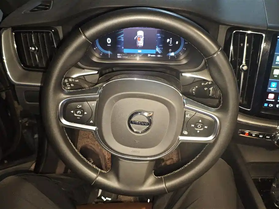 Volvo XC60 2022 — фото 15