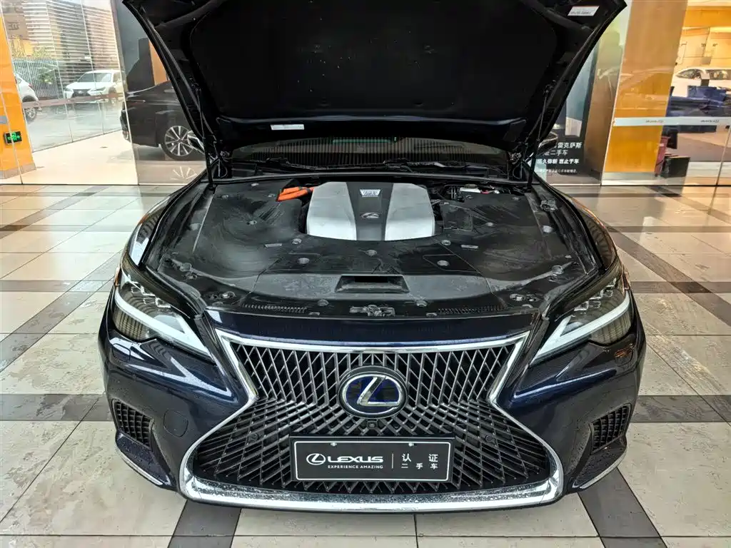 Lexus LS 2022