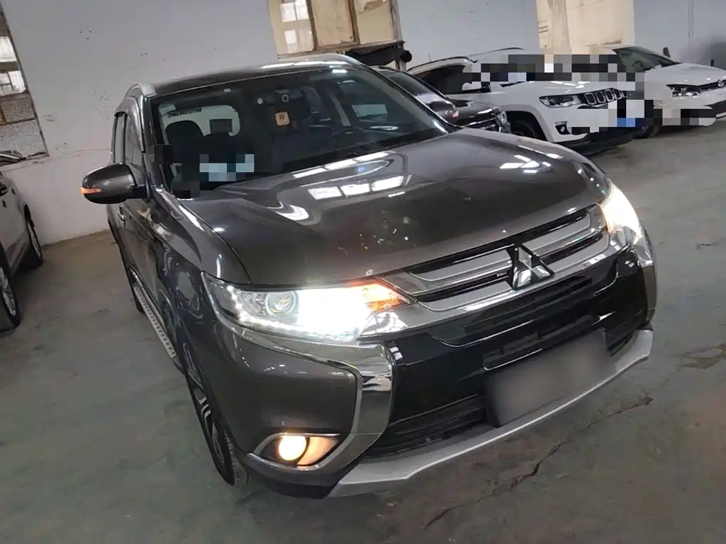 Mitsubishi Outlander 2017 — фото 4
