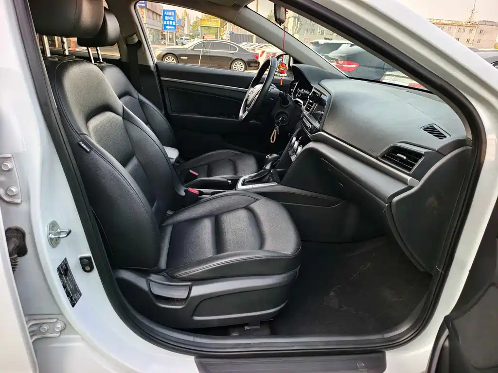 Hyundai Elantra 2020 — фото 15