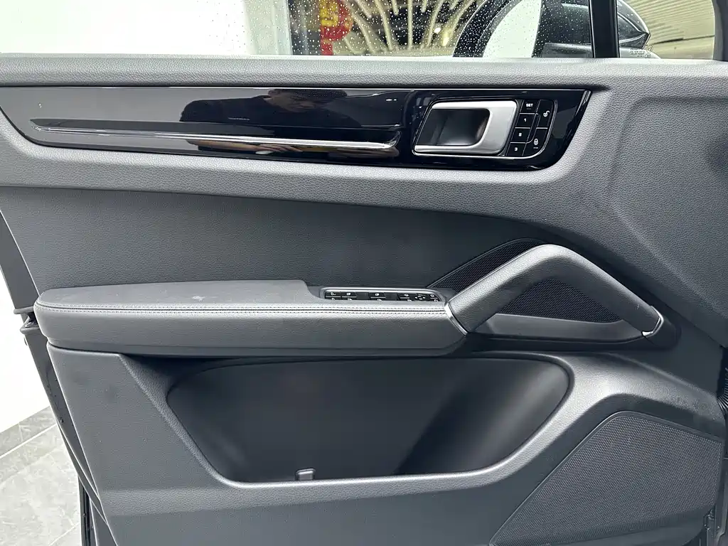 Porsche Cayenne 2018 — фото 18
