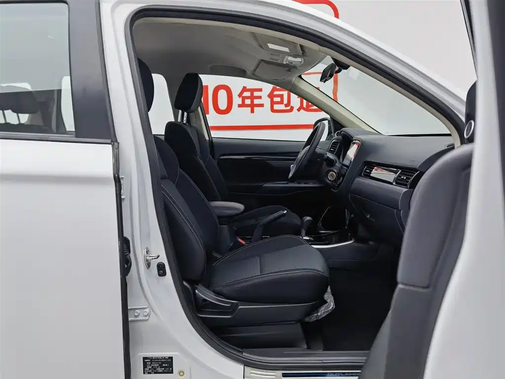 Mitsubishi Outlander 2022 — фото 23