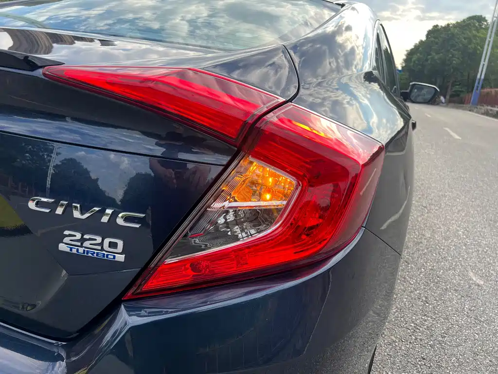 Honda Civic 2019 — фото 17