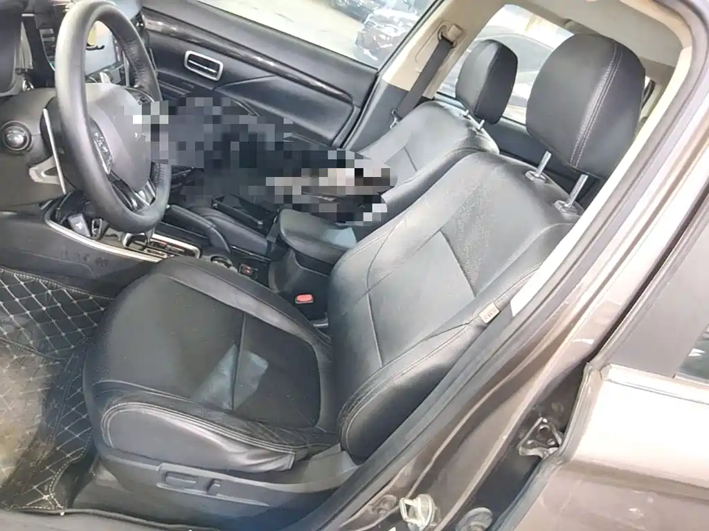 Mitsubishi Outlander 2017 — фото 15