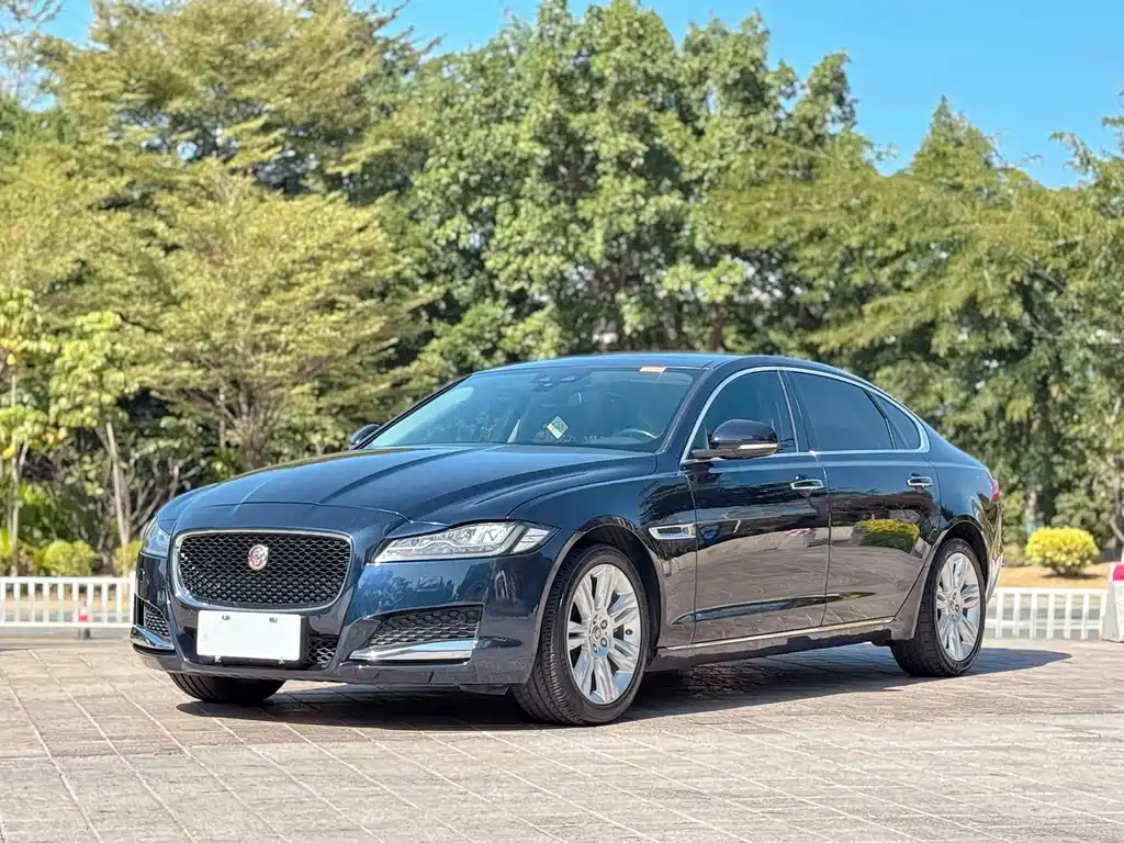 Jaguar XFL 2019 — фото 1