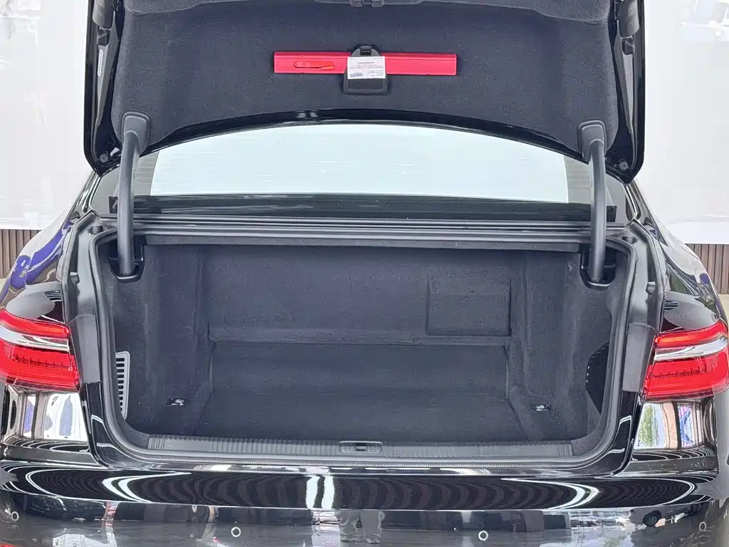 Audi A8 2020 — фото 7