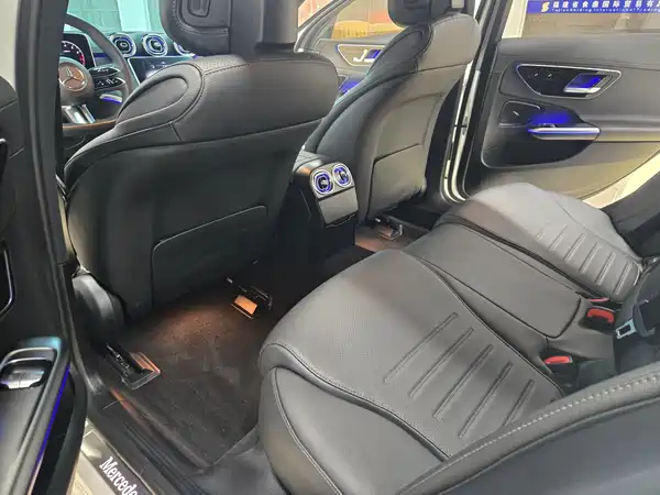 Mercedes-Benz C-Class 2024