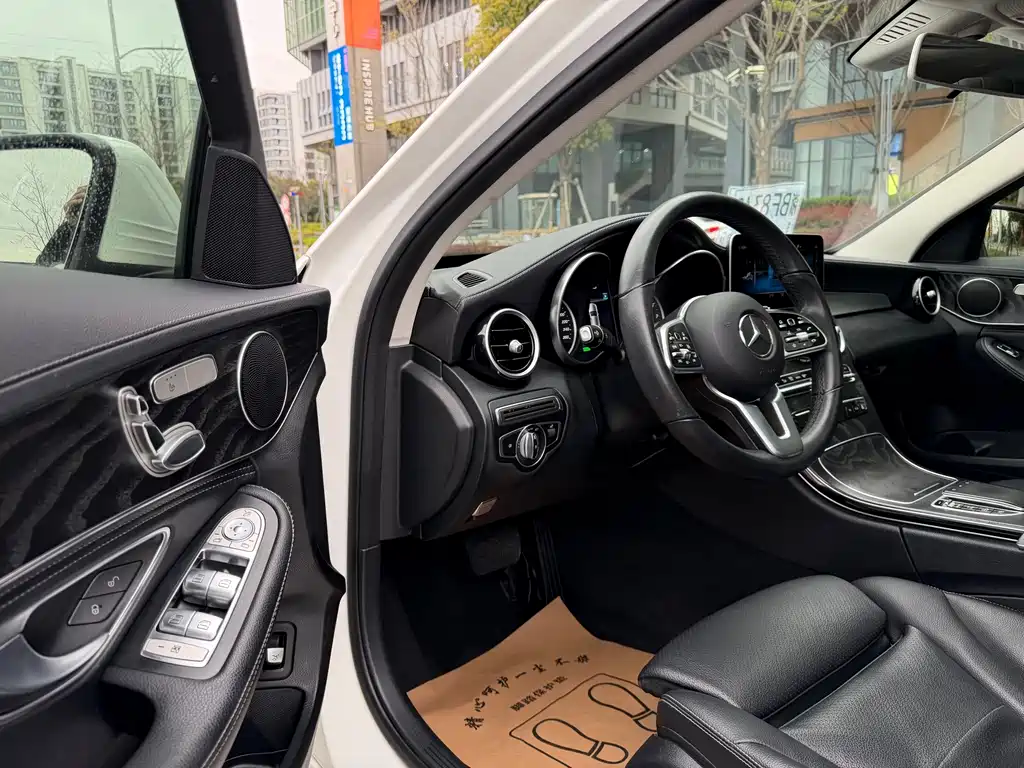 Mercedes-Benz C-Class 2019 — фото 4
