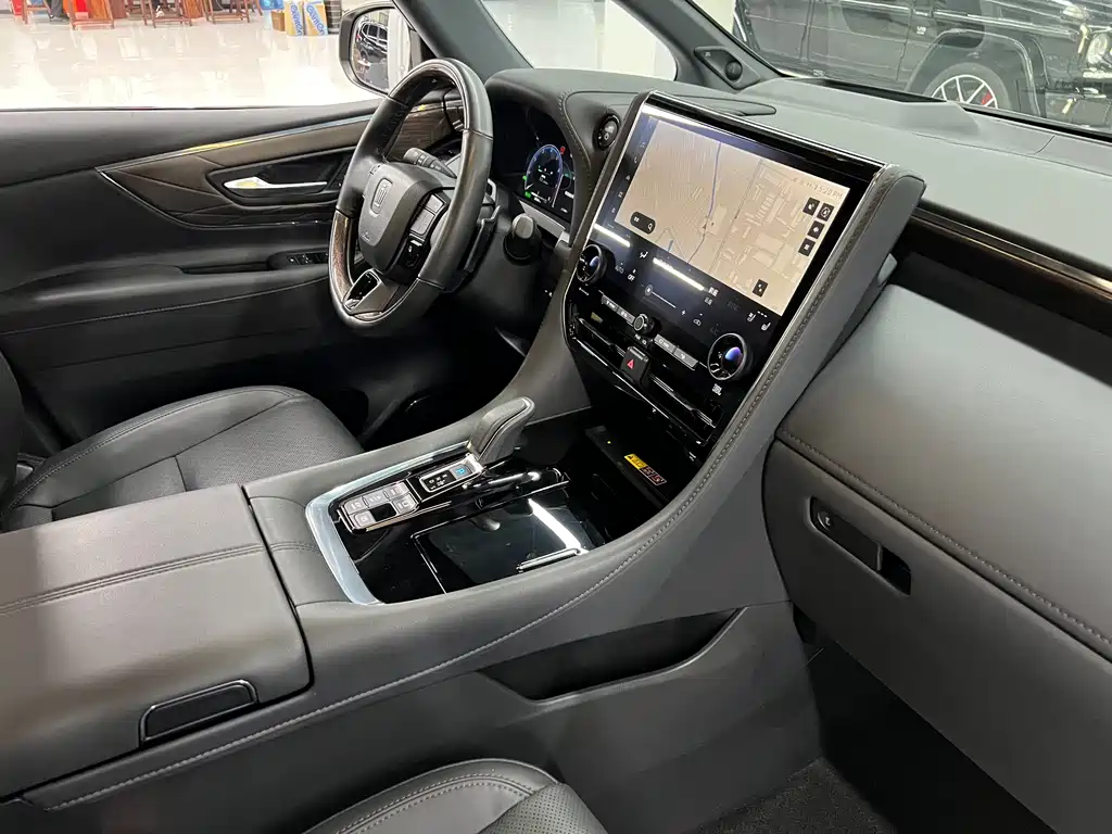 Toyota Vellfire 2023 — фото 19