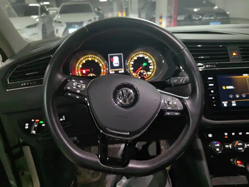 Volkswagen Tiguan L 2020 — фото 3