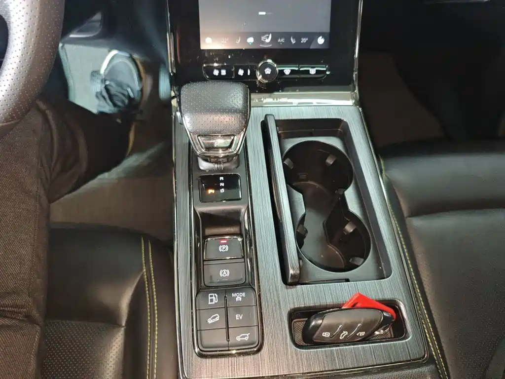 Roewe RX5 New Energy 2021 — фото 10
