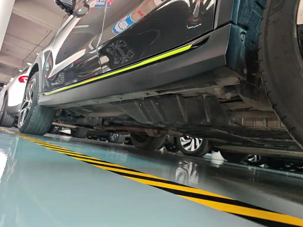 Roewe RX5 New Energy 2021 — фото 21