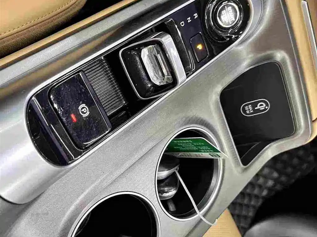 GAC Motor E8 PHEV 2024 — фото 18