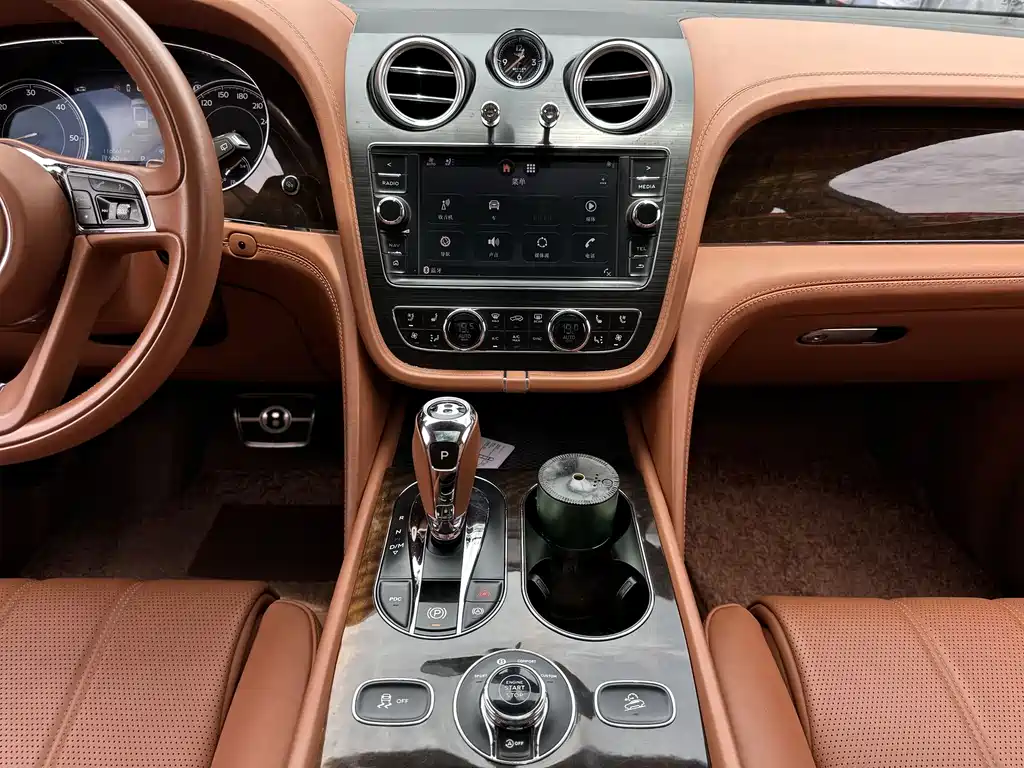 Bentley Bentayga 2018 — фото 12