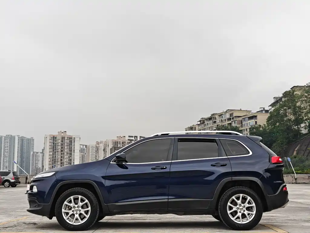 Jeep Cherokee 2016 — фото 6