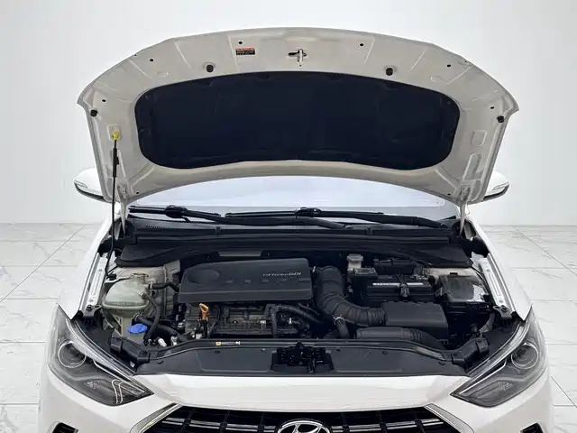 Hyundai Elantra 2019 — фото 18